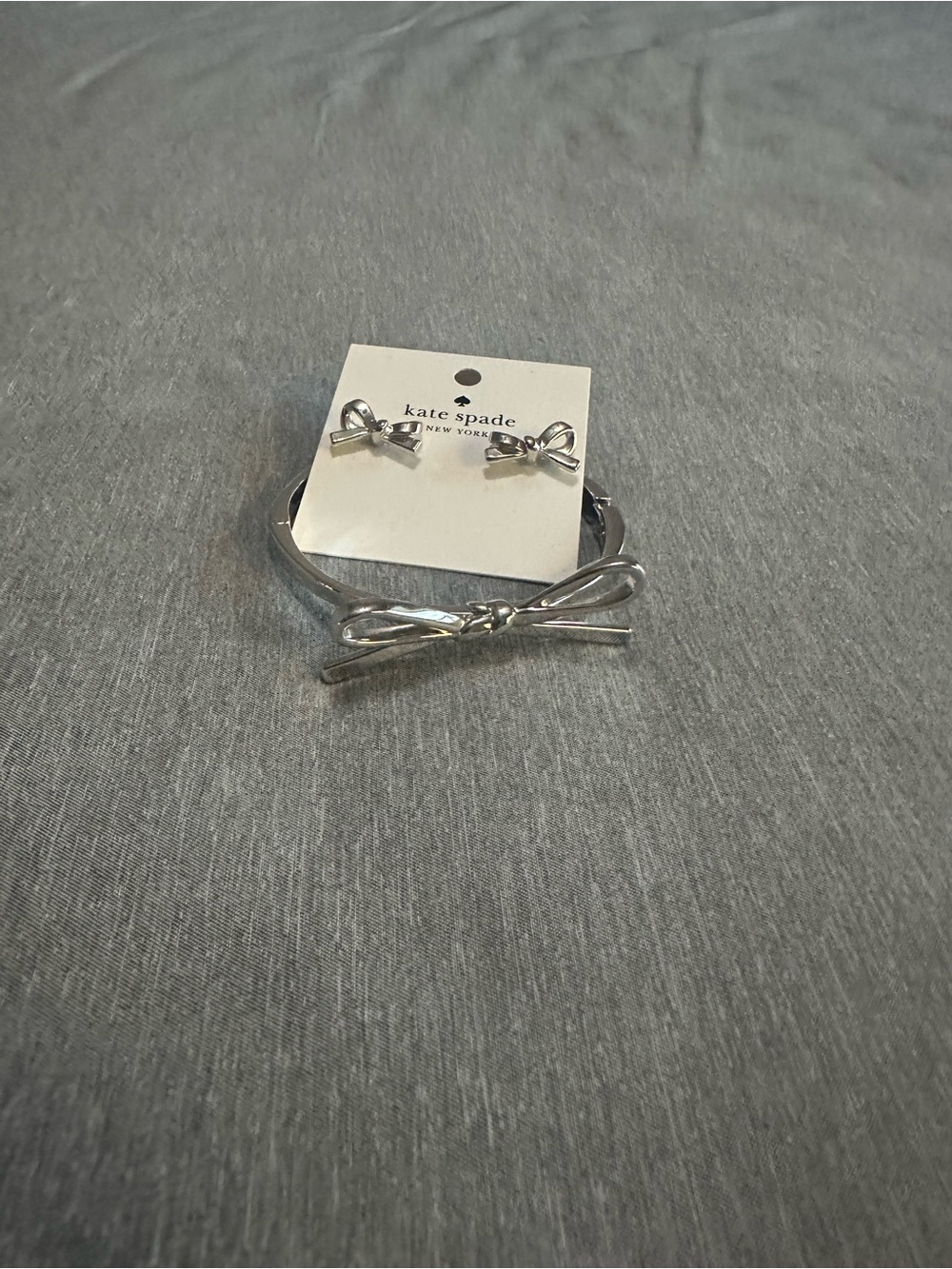 kate spade silver bow bracelet with matching bow stud earrings